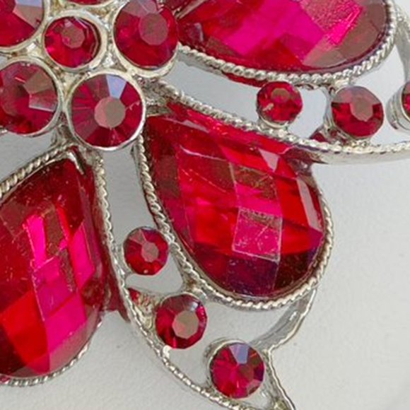 Vintage Red Rhinestone Pinwheel Flower Brooch (Wreath, Flower, Bow, Christmas) - Picture 7 of 11